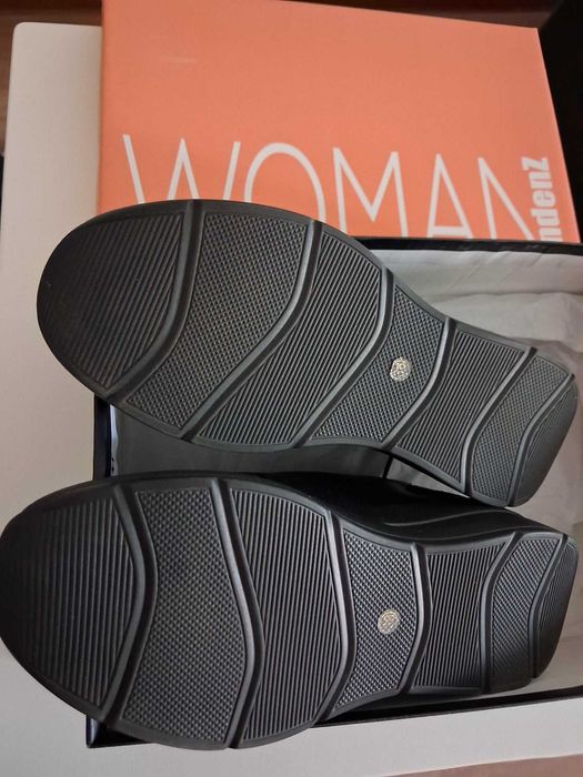 Дамски обувки. Естествена кожа.