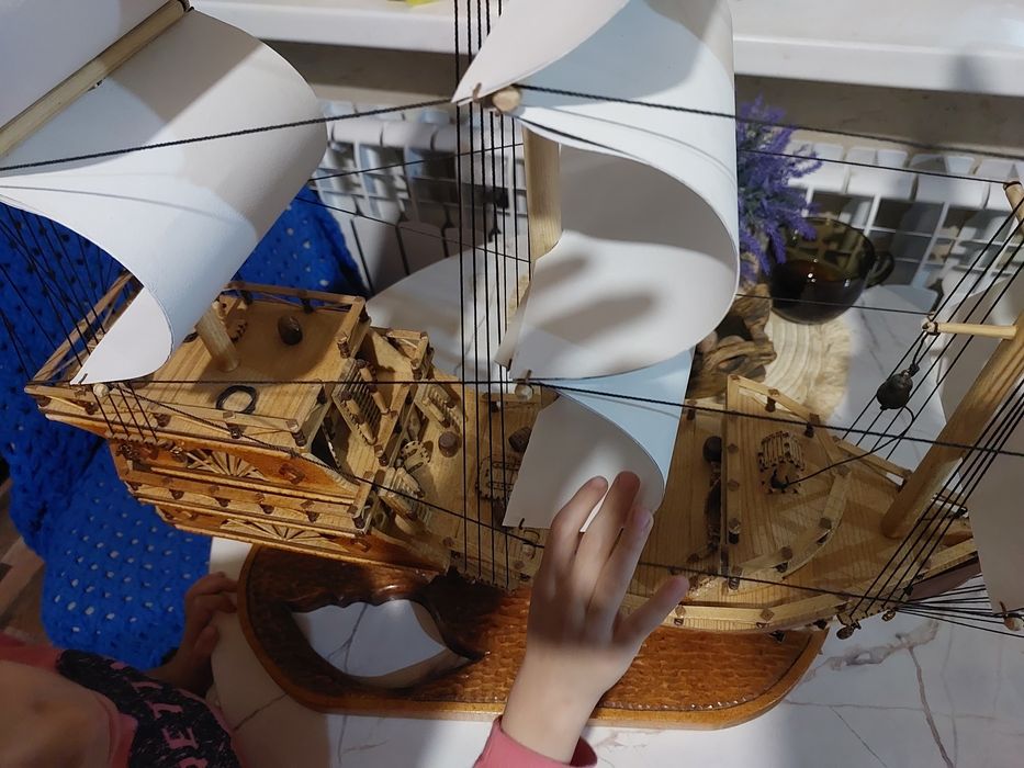 Корабль  сувенир из дерева