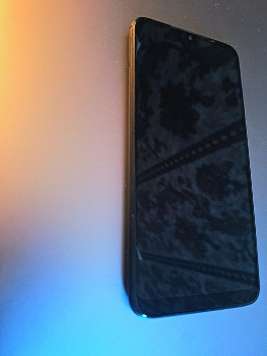 (Redmi )  Holadi zo'r, karobka Dakument, xotirasi 32/4