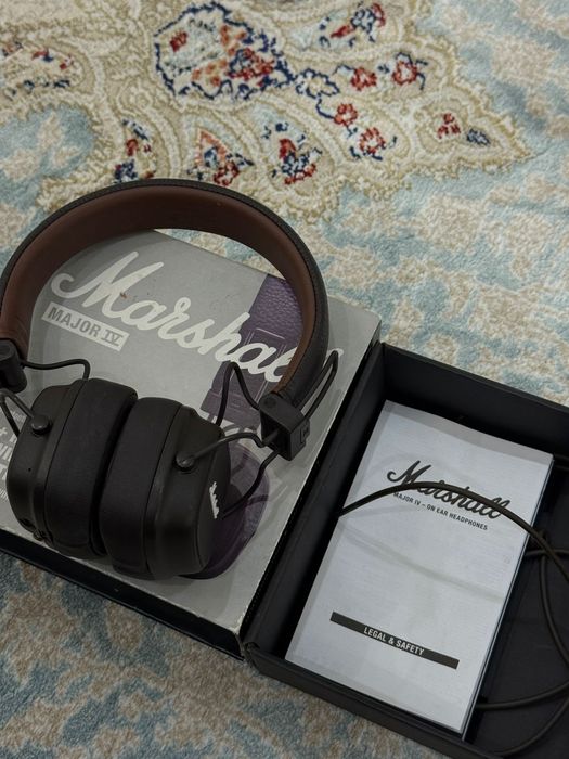 Продаётся беспроводной наушник Marshall