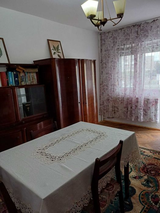 Inchiriez apartament centru Beius