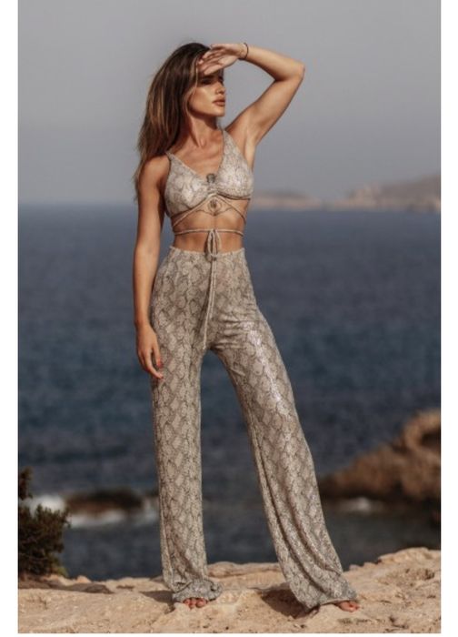 Pantaloni bej cu paiete strălucitoare, model cu pantaloni largi