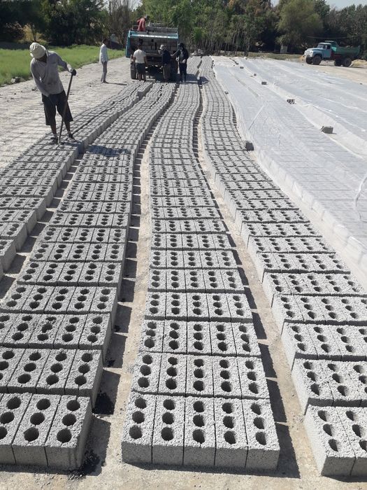 Shlakablok 1800 sòm sifat oʻrtacha narx  kaŕtaga va naqt to'lovga .