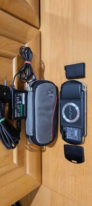 Husa + incarcarcator + Psp 1000 modat