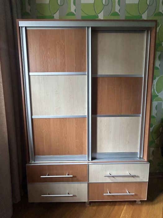 Продам комплект мебели. МДФ. Бу. Можно по отдельности.