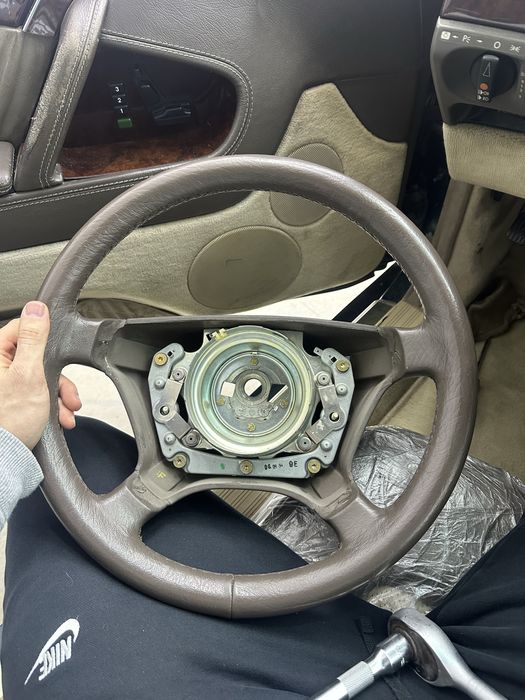 Кожен волан за mercedes w140