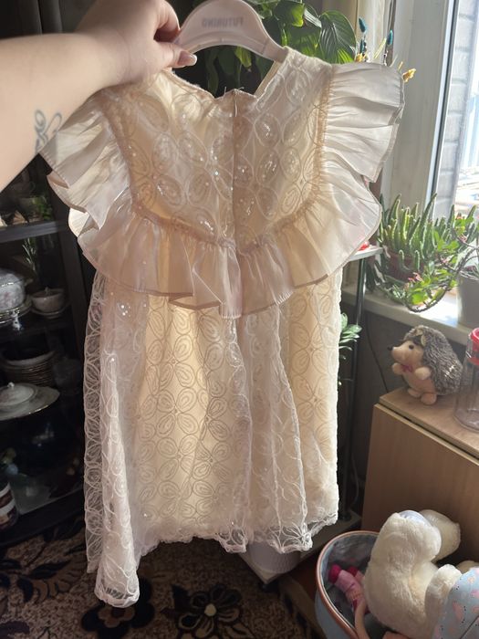 Платье молочного цвета для девочки 6-7/8 лет