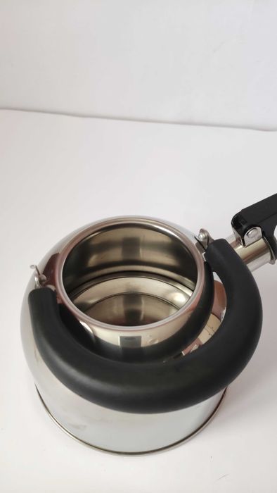 Нов иноксов свирещ чайник с подвижна дръжка