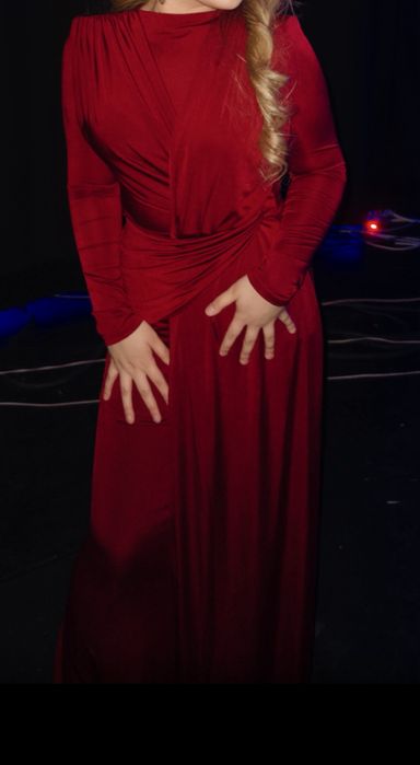 красное вечернее платье размер М,Л