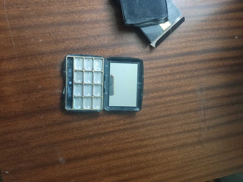 За колекционери! Ретро кутийка от сенки от СОЦ-а