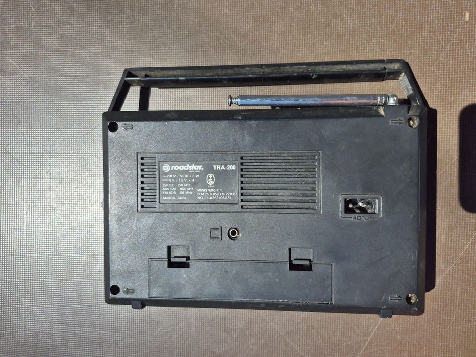 Vând Radio portabil marca Rodstar model TRA200- functional