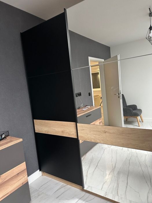 Продавам нов гардероб не използван