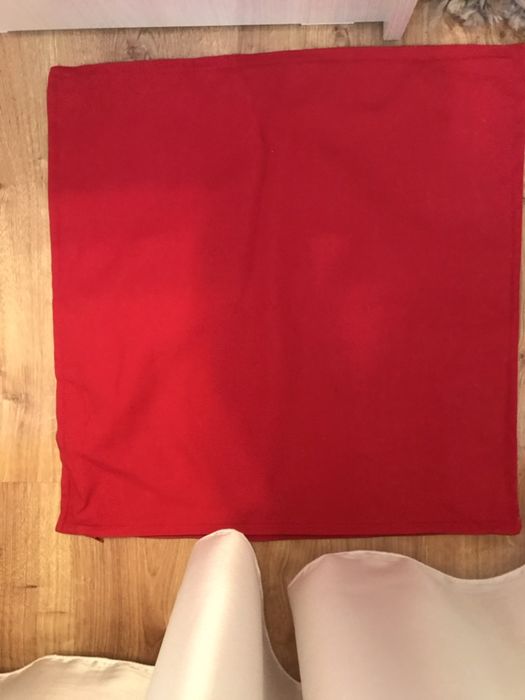 Fete de perna ikea - culoare rosu si negru