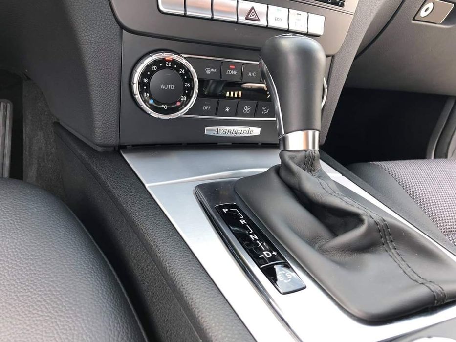 Vând Mercedes C Class 200