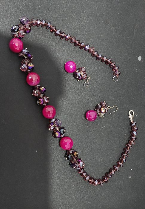 Срочно продам бусы женские