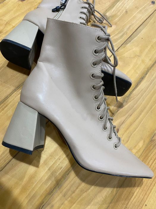 Нови боти от естествена кожа с връзки Zara