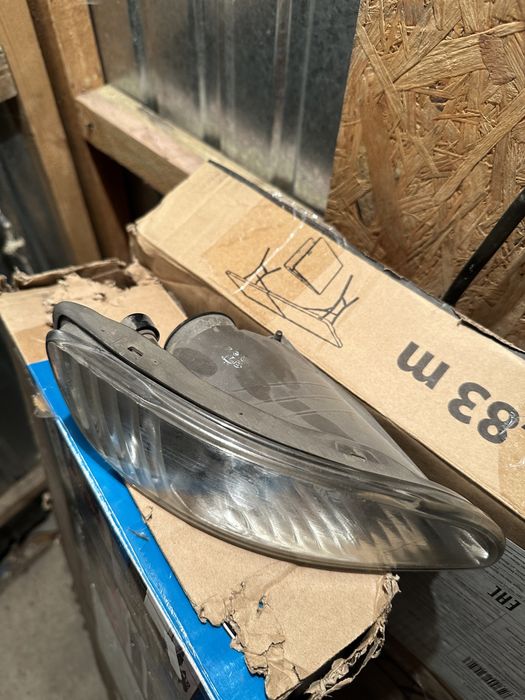 Продам противотуманку на LEXUS RX330