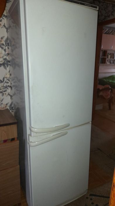 Продаётся. Музыкальный кинотеатр . Холодильник.