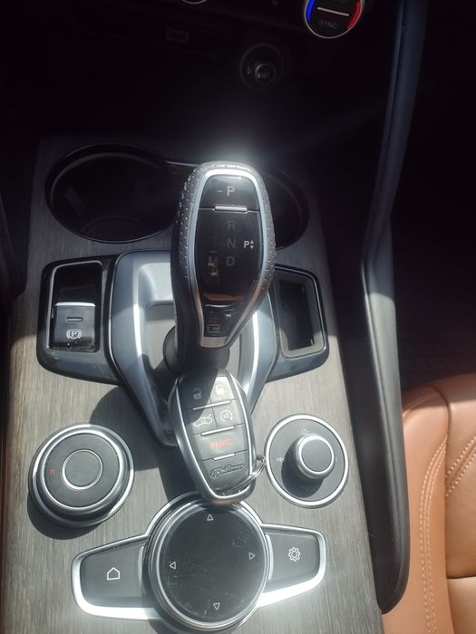 Топ състояние Alfa Romeo Giulia 2.0 Ti RWD