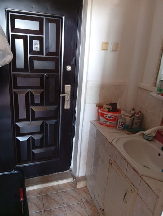 Închiriez camera de cămin transformata in garsoniera