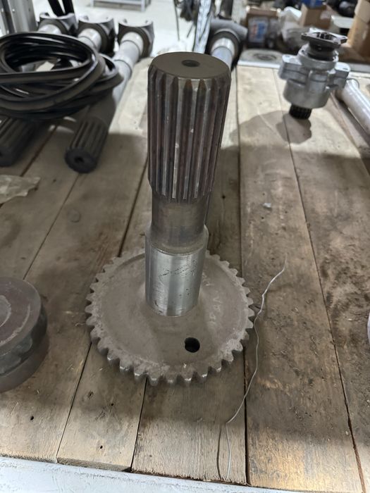 Полуось УРАЛ передняя наружняя новая оригинал