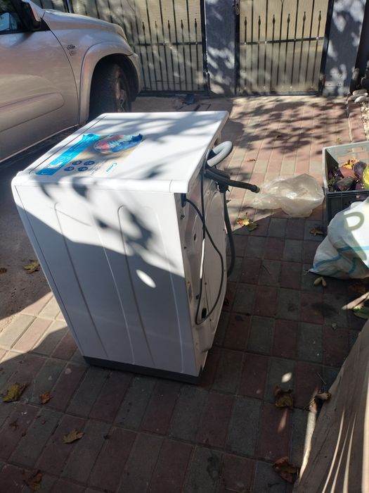 Vând 2 mașini de spălat.