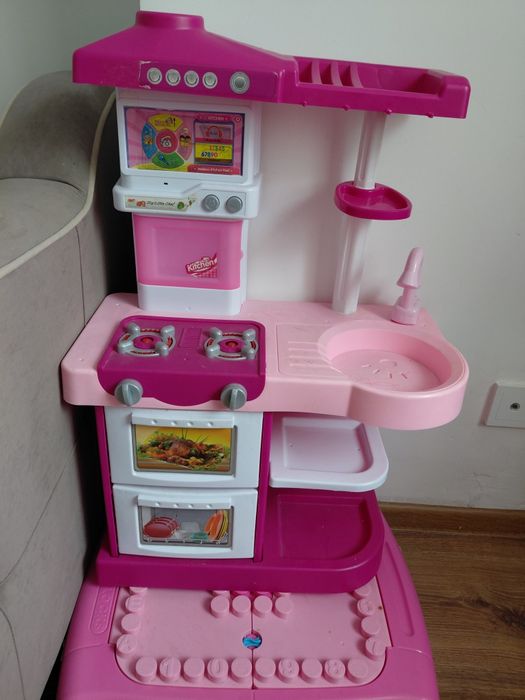 Кухня, ночник, стол и стул