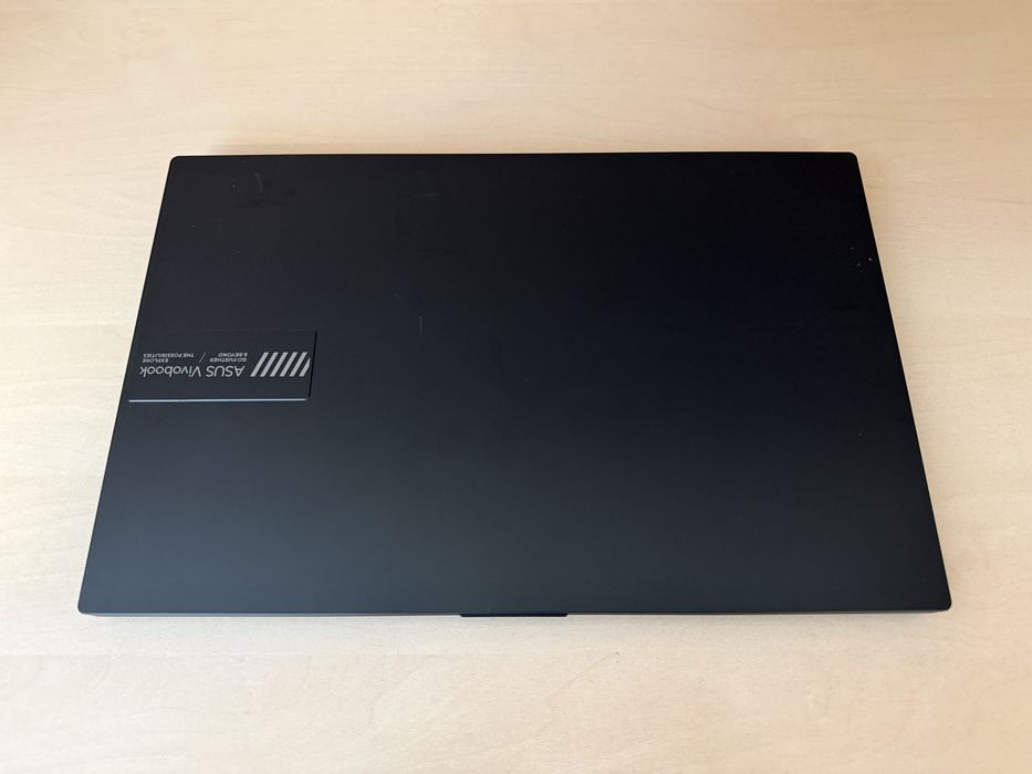 Asus Vivobook OLED E1504F Ryzen 7520u 512 SSD 8GB Ram
