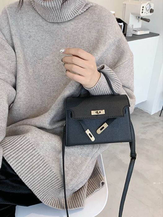 Маленькая черная сумка