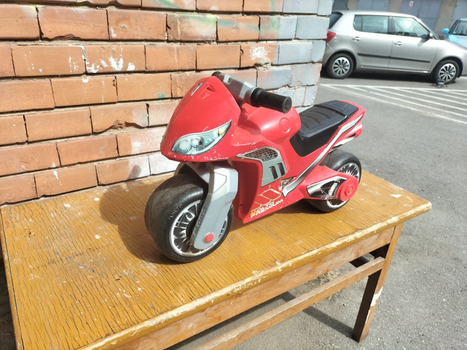 Motor rosu copii mici