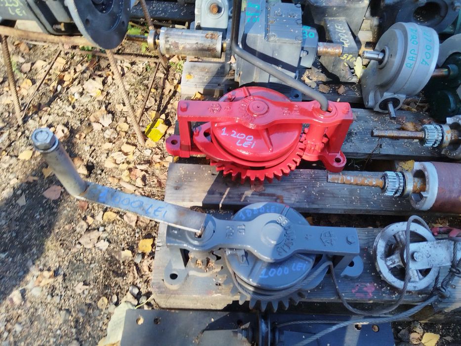 Troliu cu cablu de tras la pădure tractor