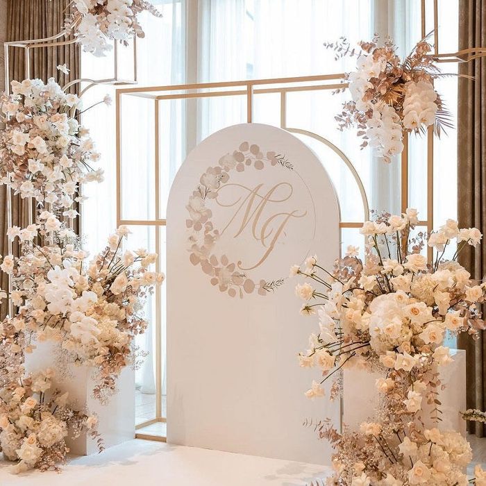 Златна сватбена арка чисто нова