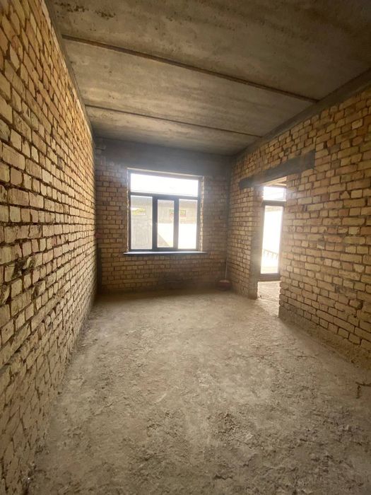 Uy sotiladi 2.2 sotiqli