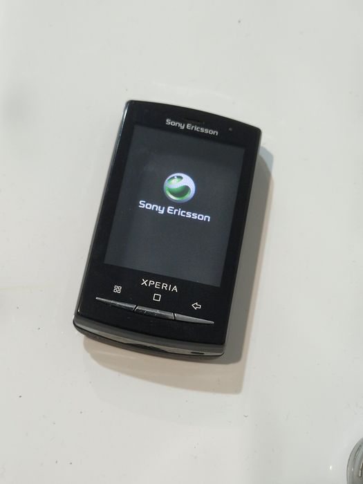 Super telefon Sony Xperia cu tastatura laterala.  Perfect funcțional