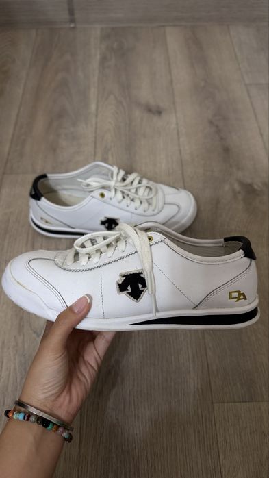 Женские кроссовки DESCENTE