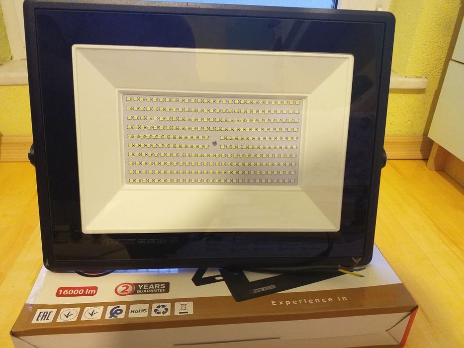 Proiector led 200 W cu 280 leduri smd varianta slim