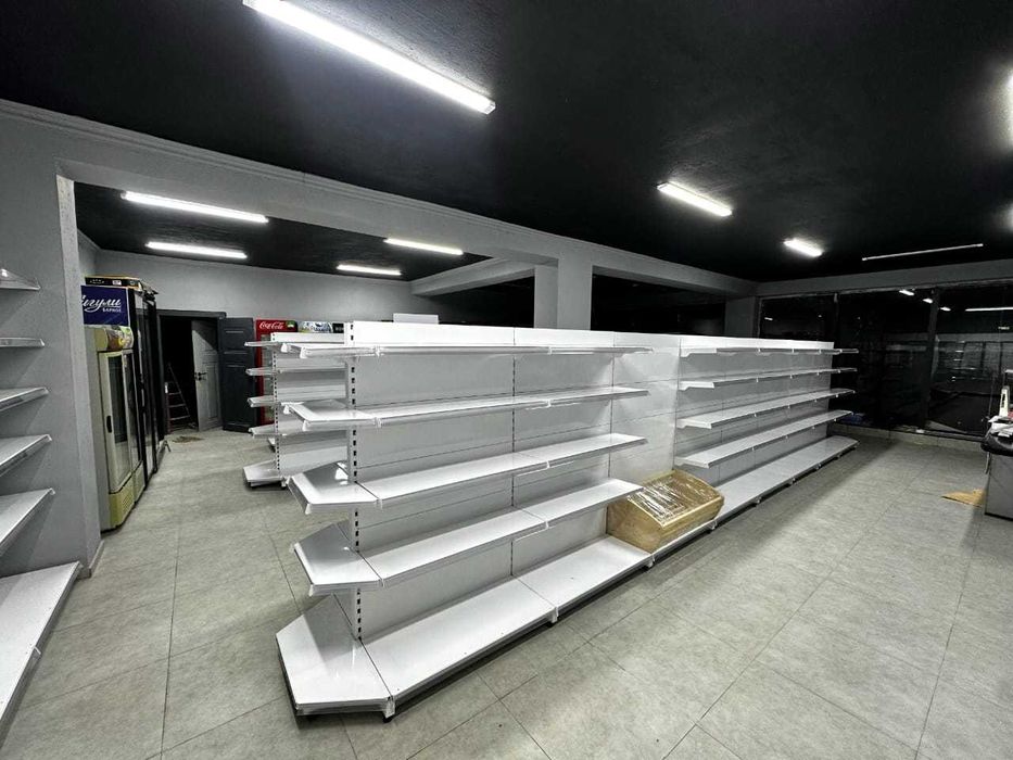 Металлические пристенные Стелажи Ветрины Полки Торговые для магазина