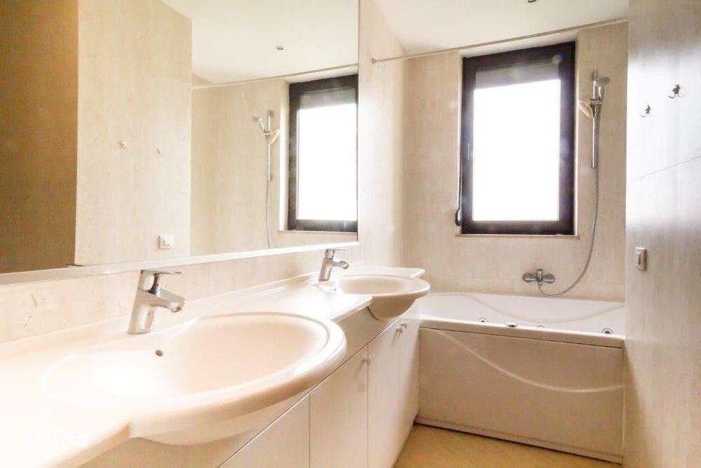 Triplex spectaculos cu 5 camere si terasa, in Herastrau!