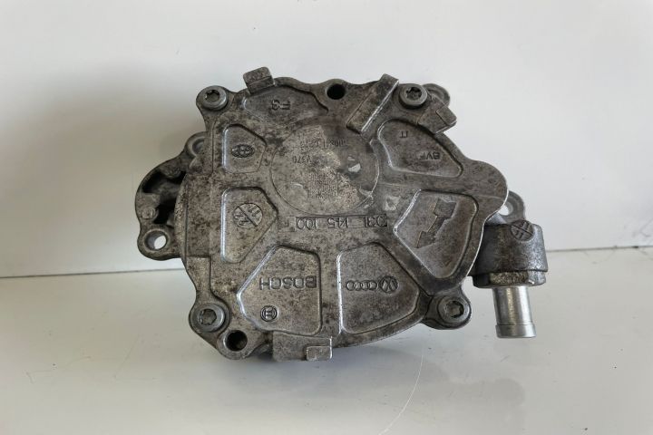 Pompa vacuum  03L145100F Volkswagen VW Passat B7