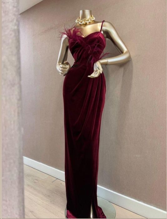 Продам элегантное длинное платье в пол с вырезом.