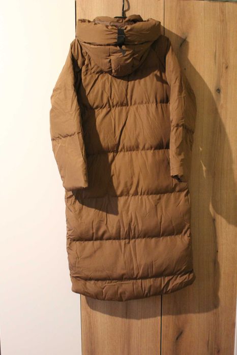 Дълго зимно яке с качулка. Размер М.