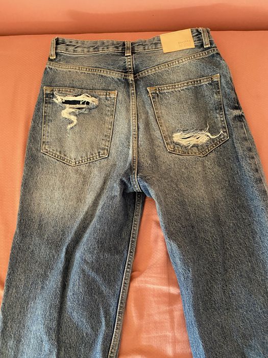 Дънки с висока талия на Bershka