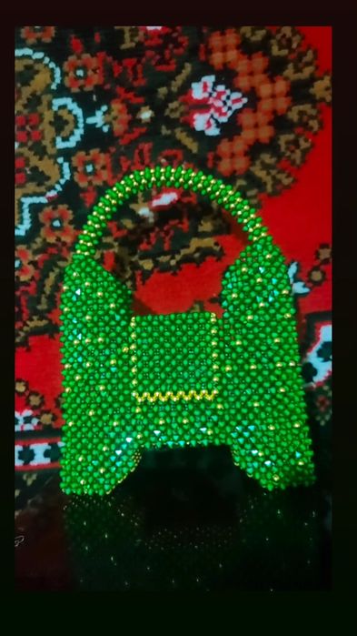 Toshdan to'qilgan sumkalar