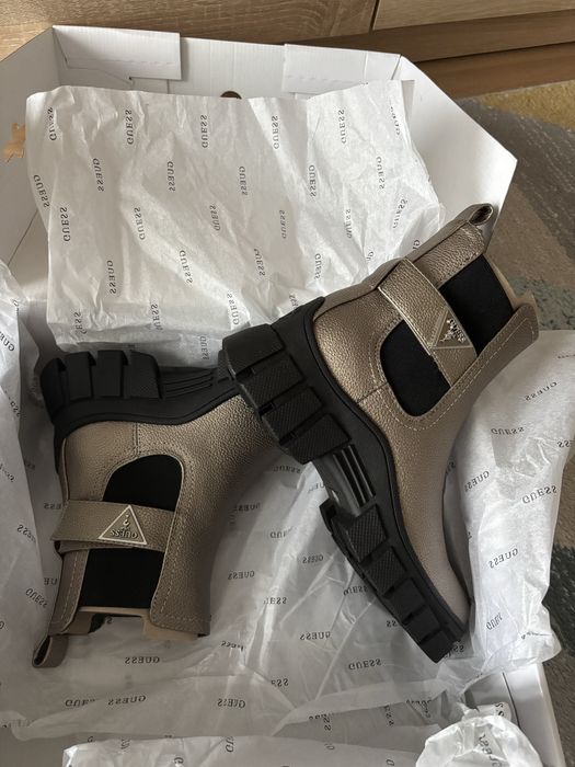 Ghete GUESS , marimea 37