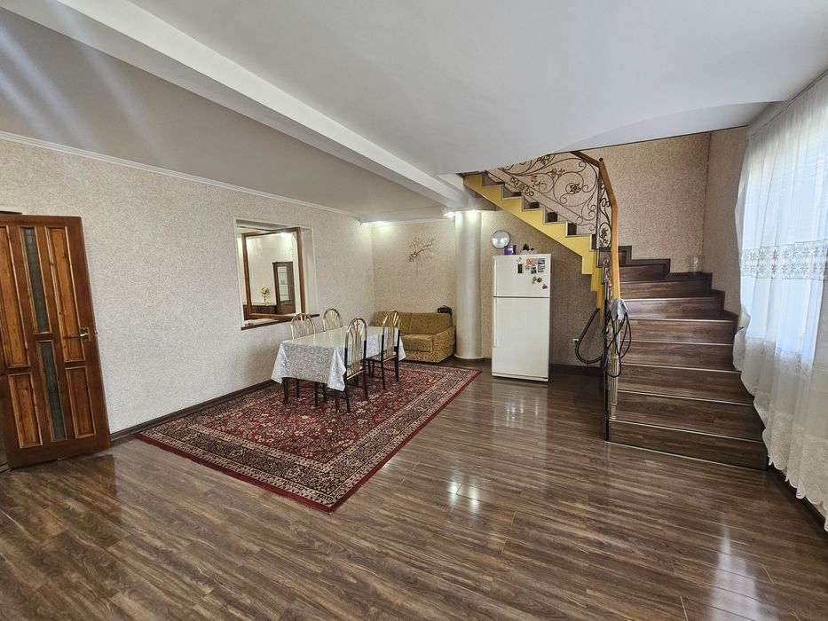 Аэропорт вайида 7 су'тик ховли сотилади