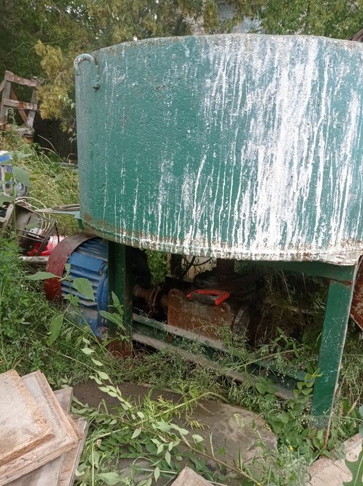 Бетоносмеситель  принудительного исполнения