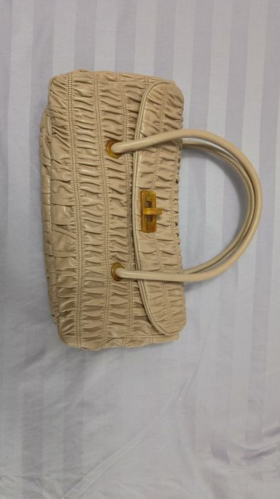 Geanta prada originala aproape noua ,purtata la 3 evenimente