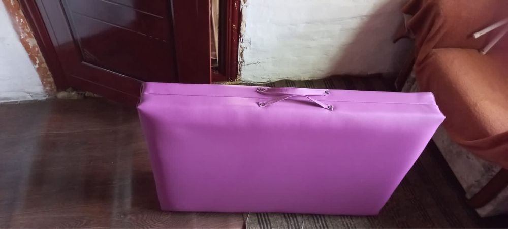 Срочно продам кушетку