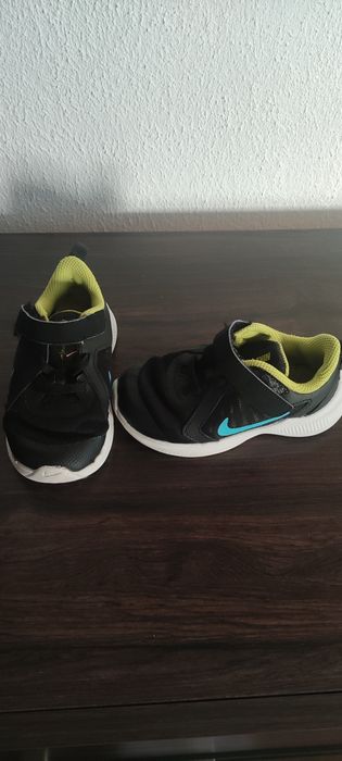 Детски спортни обувки