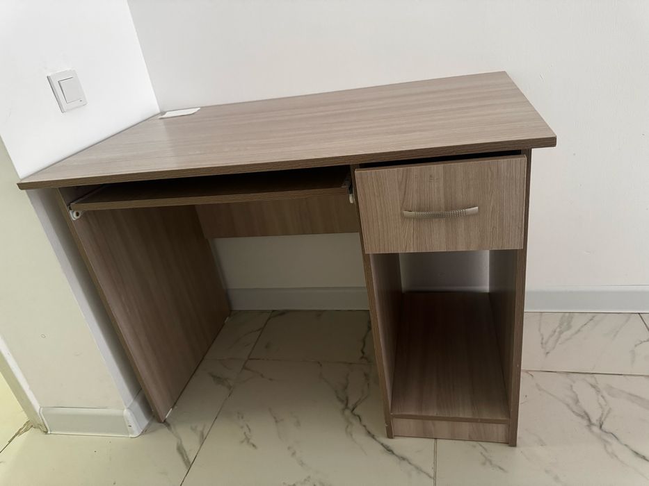 Продам кровати, тумбы, шкафы, столы